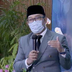 Cek Nih, Jurus-jurus Kang Emil Bikin Betah Investor di Jabar