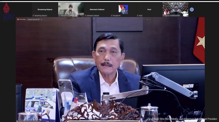 Menko Kemaritiman dan Investasi Luhut Binsar Pandjaitan memberi Keterangan Pers Ratas Evaluasi PPKM, 7 Februari 2022. (Tangkapan Layar Youtube)
