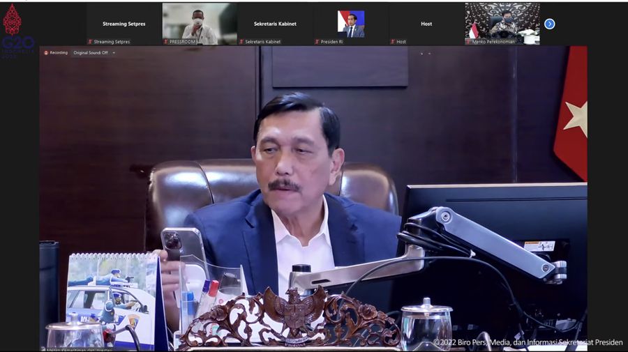 Menko Kemaritiman dan Investasi Luhut Binsar Pandjaitan memberi Keterangan Pers Ratas Evaluasi PPKM, 7 Februari 2022. (Tangkapan Layar Youtube)