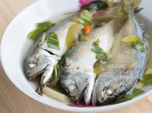 3 Resep Ikan Kembung Kukus yang Pedas Segar dan Praktis Dibuat