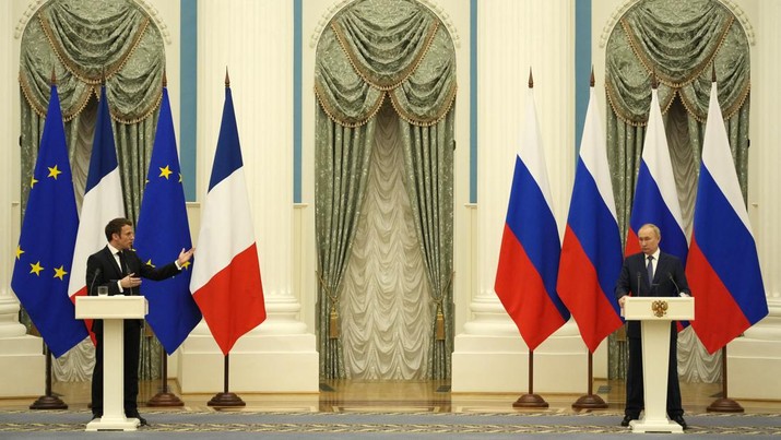 Russian President Vladimir Putin, right, listens during a joint press conference with French President Emmanuel Macron after their talks Monday, Feb. 7, 2022 in Moscow. Russian President Vladimir Putin was back at the Kremlin in Moscow following his diplomatic foray to get support from China over the weekend during the Winter Olympics. Putin was hosting the prime meeting of the day Monday as his French counterpart Emmanuel Macron was on a mission to de-escalate tensions. (AP Photo/Thibault Camus, Pool)