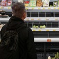 Biang Keladi Panic Buying di Hong Kong, Buat Makanan Ludes
