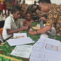 Insan BRILian Ini Salurkan Bansos Meski Banyak Rintangan