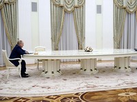Presiden Prancis Tuding Rusia Banyak Bohong Soal Ukraina