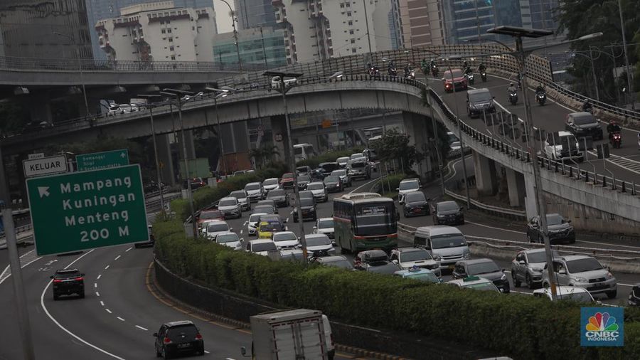 Ruas Tol yang dikenakan tarif (CNBC Indonesia/Andrean Kristianto)
