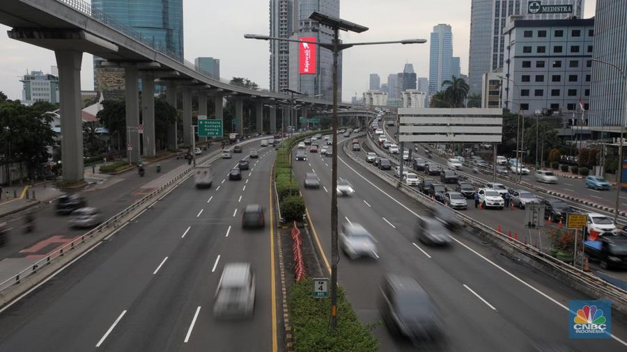 Ruas Tol yang dikenakan tarif (CNBC Indonesia/Andrean Kristianto)