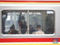 Aturan Baru KRL: Tak Lagi Jaga Jarak, Duduk Bisa Sebelahan