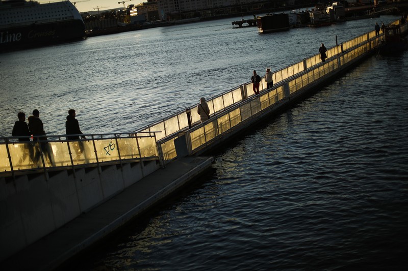 Virus Britain Outbreak Workers walk over London Bridge towards the City of London financial district during the morning rush hour, in London, Monday, Jan. 24, 2022. The British government have asked people to return to working in offices starting Monday as they ease coronavirus restrictions. (AP Photo/Matt Dunham)