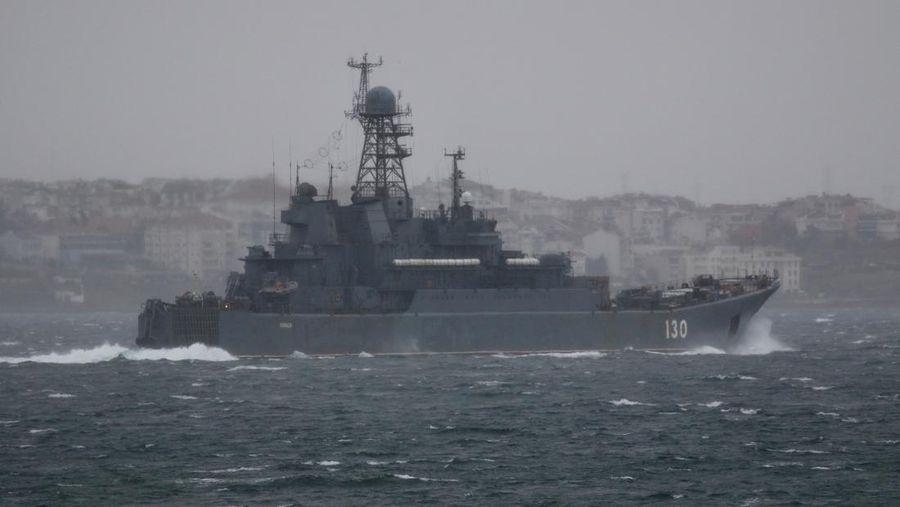 The Russian Navy's landing ship Minsk sets sail in the Dardanelles, on its way to the Black Sea, in Canakkale, Turkey February 8, 2022. REUTERS/Yoruk Isik
