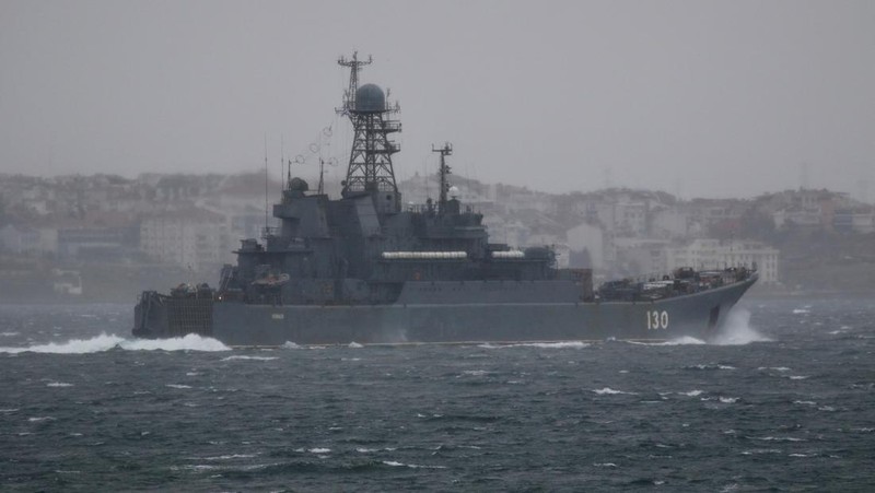 The Russian Navy's landing ship Minsk sets sail in the Dardanelles, on its way to the Black Sea, in Canakkale, Turkey February 8, 2022. REUTERS/Yoruk Isik