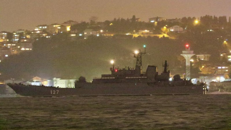 The Russian Navy's landing ship Minsk sets sail in the Dardanelles, on its way to the Black Sea, in Canakkale, Turkey February 8, 2022. REUTERS/Yoruk Isik