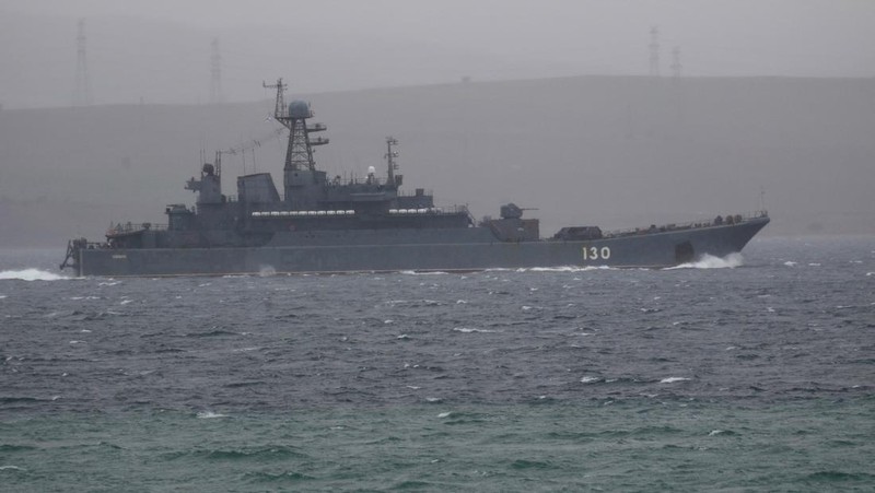 The Russian Navy's landing ship Minsk sets sail in the Dardanelles, on its way to the Black Sea, in Canakkale, Turkey February 8, 2022. REUTERS/Yoruk Isik