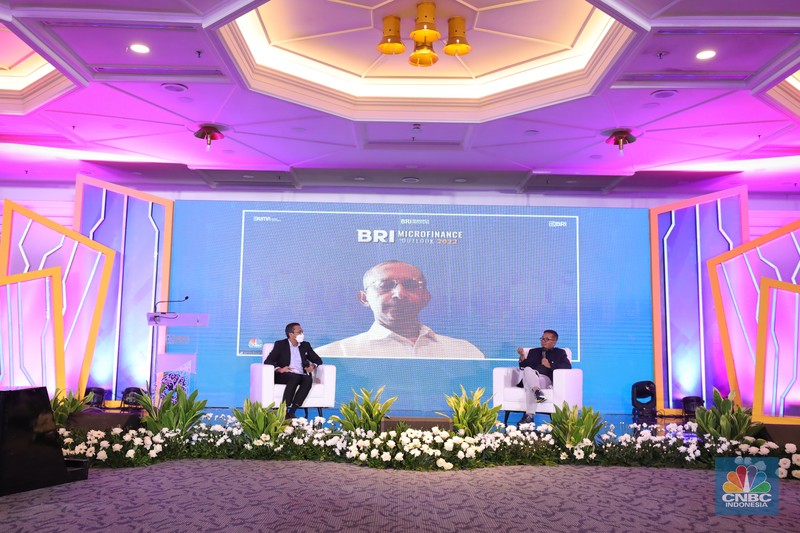 Direktur Utama Bank BRI, Sunarso di acara BRI Microfinance Outlook 2022 (CNBC Indonesia/Tri Susilo) Direktur Utama Bank BRI, Sunarso di acara BRI Microfinance Outlook 2022 (CNBC Indonesia/Tri Susilo)