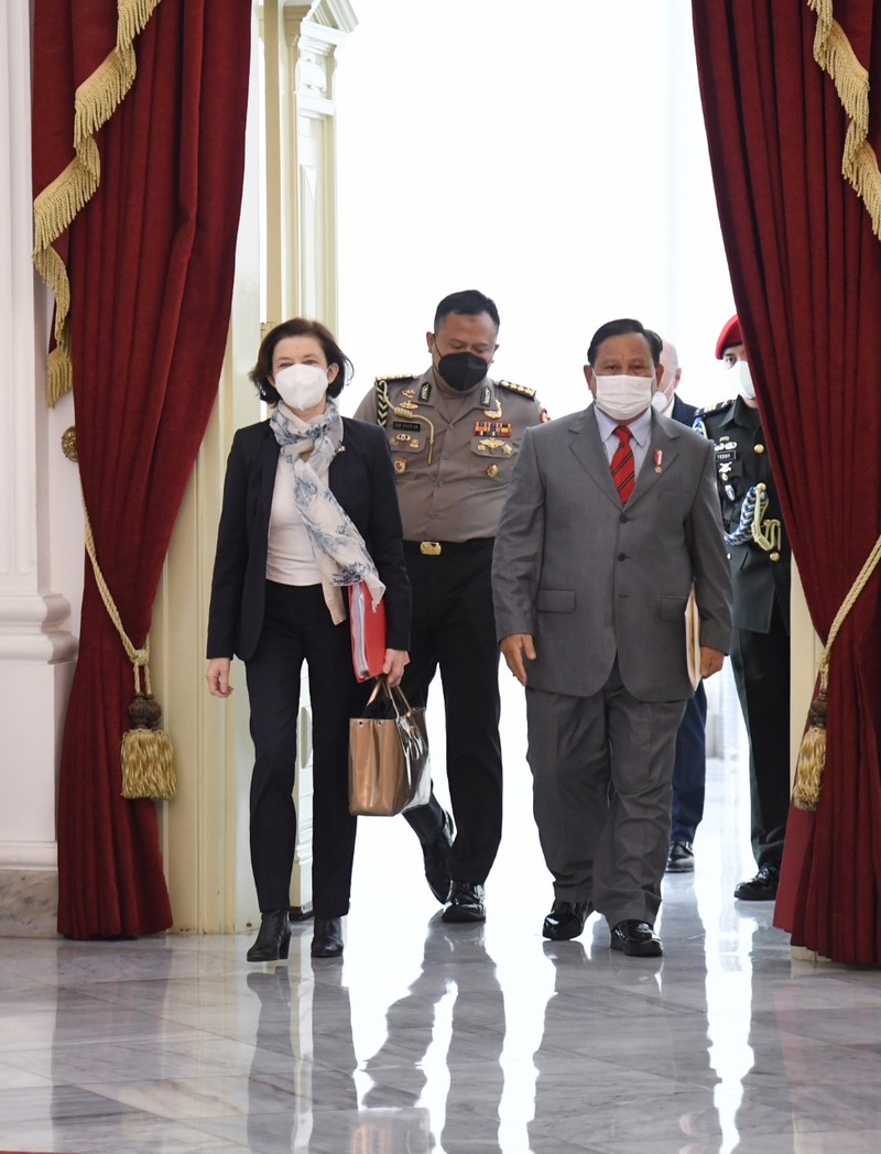 Menhan Prabowo Antar Menhan Parly Bertemu Presiden Jokowi. (BPMI Setpres/Lukas)