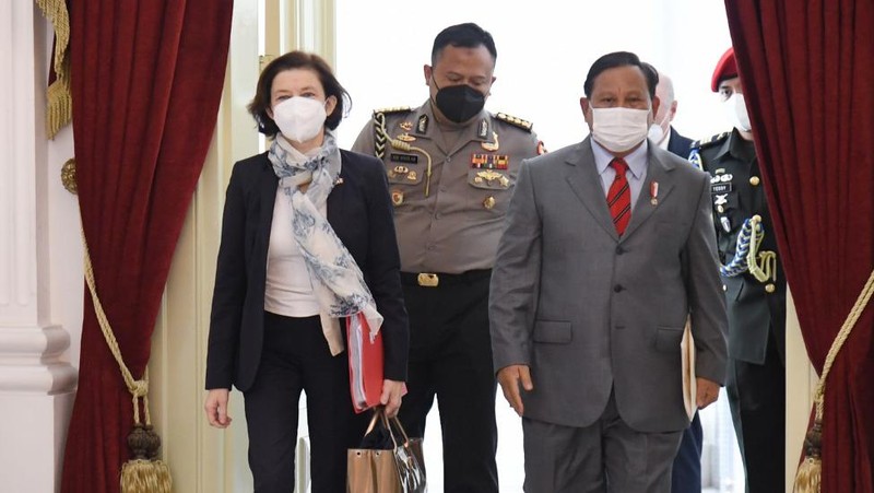 Menhan Prabowo Antar Menhan Parly Bertemu Presiden Jokowi. (BPMI Setpres/Lukas)
