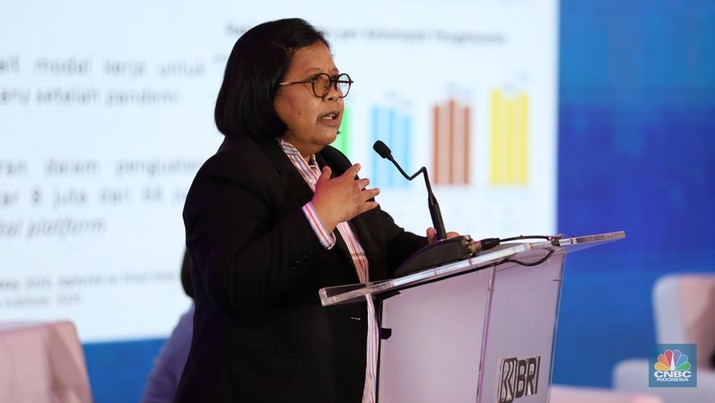Profesor FEB UI Rofikoh Rokhim dalam acara BRI Microfinance Outlook 2022 (CNBC Indonesia/Tri Susilo) Profesor FEB UI Rofikoh Rokhim dalam acara BRI Microfinance Outlook 2022 (CNBC Indonesia/Tri Susilo)