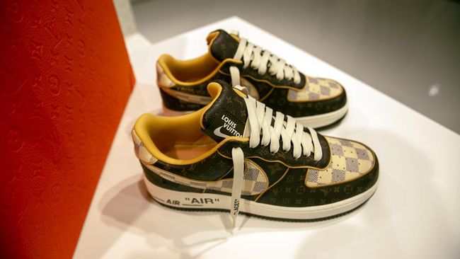 Sneaker Kolaborasi Louis Vuitton x Nike Air Force 1, Karya Terakhir Virgil  Abloh