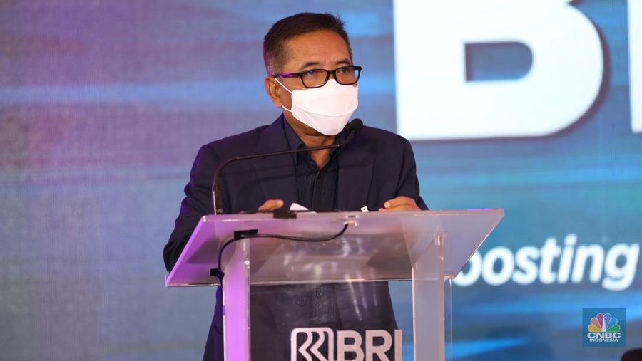 Supari Micro Bisnis Director Bank BRI dalam acara BRI Microfinance Outlook 2022 (CNBC Indonesia/Tri Susilo)