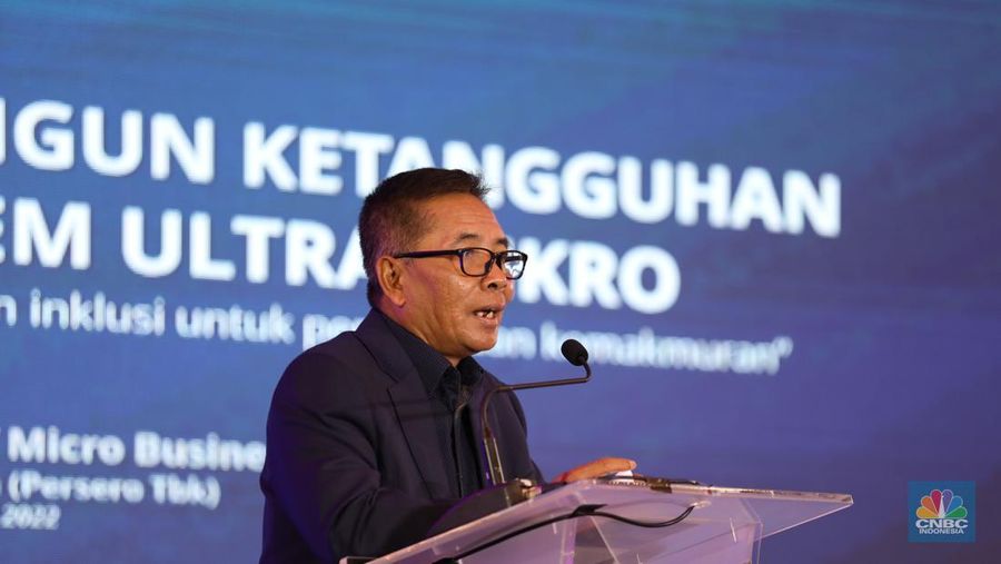 Supari Micro Bisnis Director Bank BRI dalam acara BRI Microfinance Outlook 2022 (CNBC Indonesia/Tri Susilo)