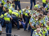 Demo Anti Vaksin Selandia Baru Ricuh, 50 Orang Ditangkap
