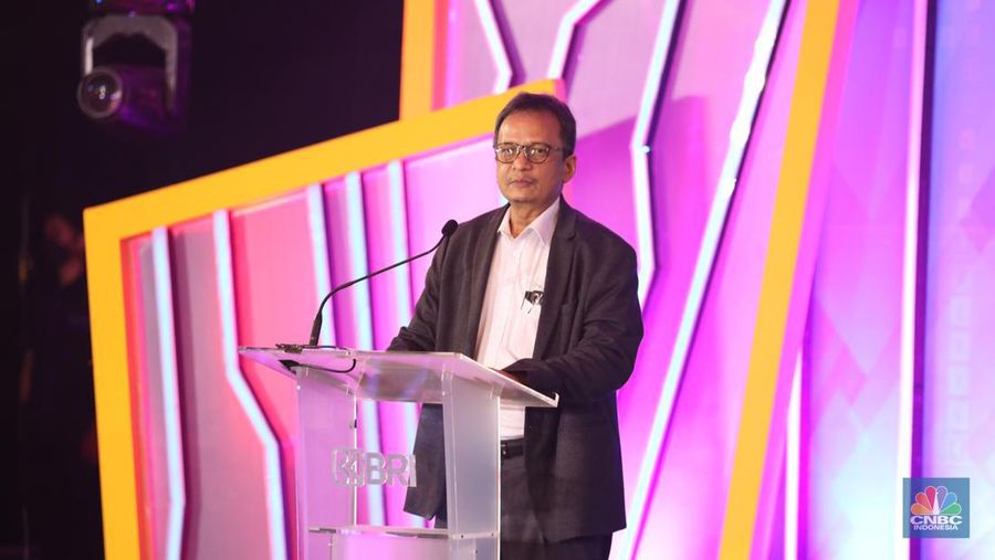 Yulius - Staf Ahli Menteri Bidang Produktivitas dan Daya Saing Kemenkop UMKM dalam acara BRI Microfinance Outlook 2022 (CNBC Indonesia/Tri Susilo)