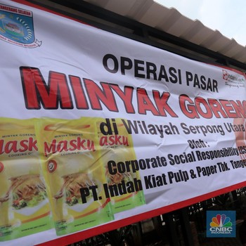 Kini Minyak Goreng Bisa Bikin Warga RI Rela Antre