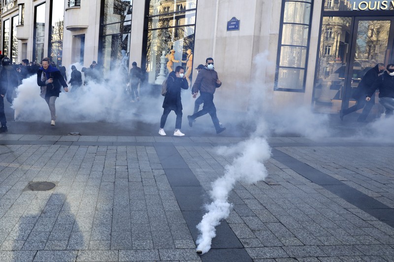 Demo Konvoi Anti Vaksin di Prancis Para pengunjuk rasa berkumpul untuk konvoi