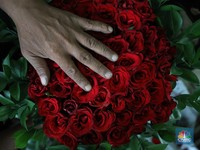 'Ongkos' Valentine Makin Mahal, Ini Dia Biang Keroknya