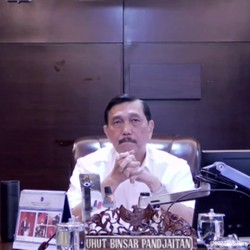 Luhut: Sudah Vaksin 2x, Tak Ada Komorbid, Jalan-Jalan Saja...