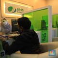 Suasana pelayanan kantor BPJS Ketenagakerjaan cabang Jakarta Sudirman di Jl. Jenderal Sudirman, Jakarta, Senin (14/2/2022). Peraturan Menteri Ketenagakerjaan yang baru membuat dana Jaminan Hari Tua (JHT) BPJS Ketenagakerjaan hanya dapat dicairkan jik