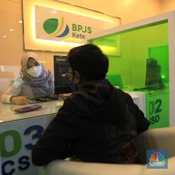 Ada Aturan JHT Cair 56 Tahun, Orang Segera Cairkan Jamsostek