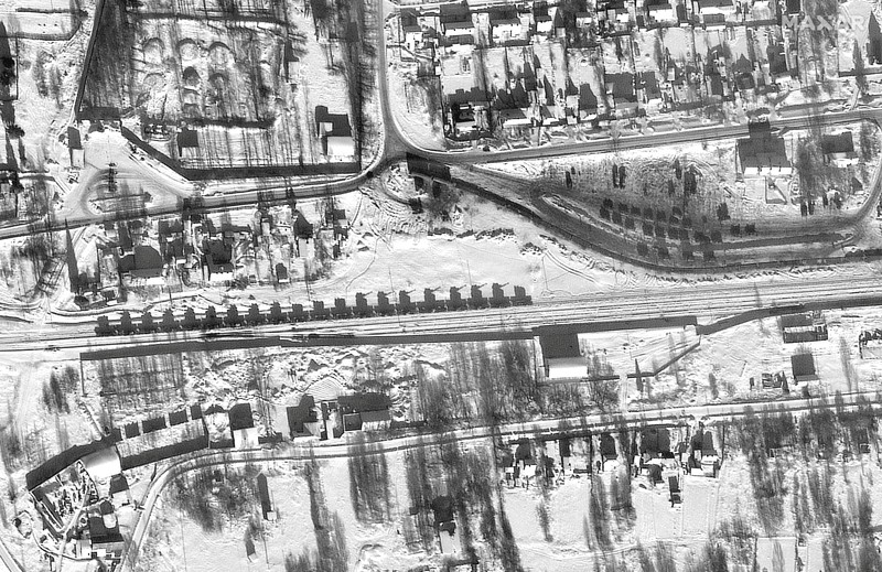 Gambar Satelit suasana unit helikopter di Belgorod, Rusia Gambar satelit menunjukkan gambaran unit helikopter dan pasukan di Belgorod, Rusia, Minggu (13/2/2022). (2022 Maxar Technologies/Handout via REUTERS)