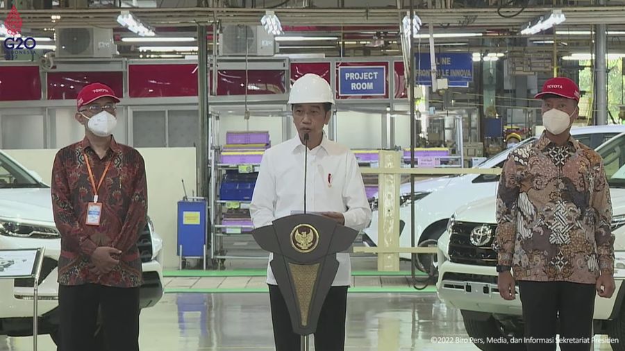 Presiden Joko Widodo (Jokowi) dalam acara Peresmian Pencapaian Produksi Ekspor 2 Juta Unit Toyota, Karawang, Selasa (15/2/2022). (tangkapan Layar via Youtube Sekretariat Presiden)