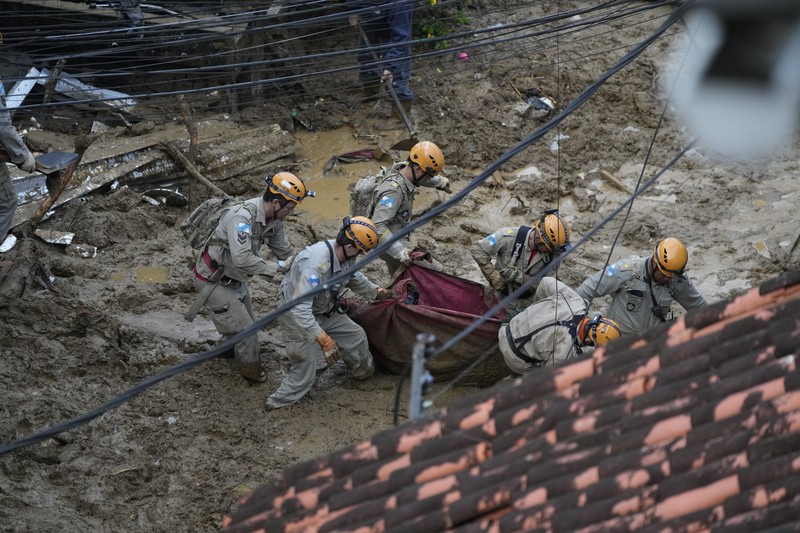Brazil Deadly Rains Rescue workers and residents search for victims in an area affected by landslides in Petropolis, Brazil, Wednesday, Feb. 16, 2022. Extremely heavy rains set off mudslides and floods in a mountainous region of Rio de Janeiro state, killing multiple people, authorities reported. (AP Photo/Silvia Izquierdo)