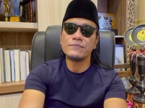 Ada Kaus Prabowo saat Bagi Sedekah, Gus Miftah Tegaskan Bukan TKN