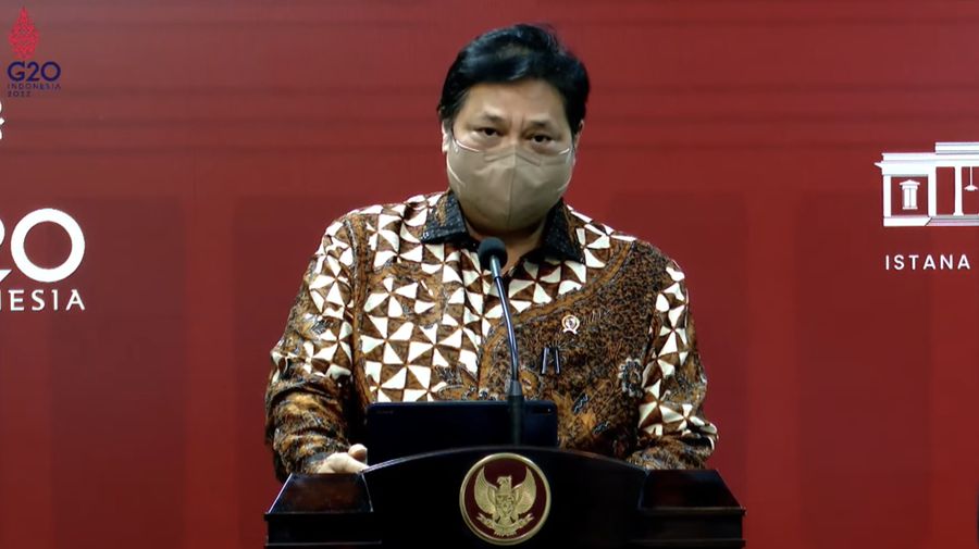 Menko Perekonomian, Airlangga Hartarto saat memberi Keterangan Pers Menteri terkait Hasil Sidang Kabinet Paripurna, Kantor Presiden,16 Feb 2022