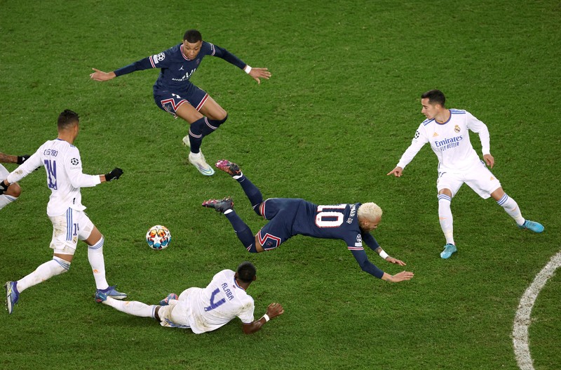 Soccer Football - Champions League - Round of 16 First Leg - Paris St Germain v Real Madrid - Parc des Princes, Paris, France - February 15, 2022 Real Madrid's Casemiro in action REUTERS/Gonzalo Fuentes