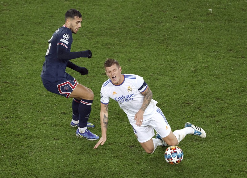 SOCCER-CHAMPIONS-PSG-MAD/REPORT Soccer Football - Champions League - Round of 16 First Leg - Paris St Germain v Real Madrid - Parc des Princes, Paris, France - February 15, 2022 Real Madrid's Casemiro in action REUTERS/Gonzalo Fuentes