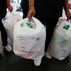 Mikroplastik Ada di Jantung hingga Otak, Masuk via Air Minum