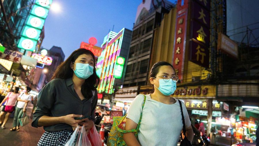FILE PHOTO: People wearing face masks shop for street food in Chinatown amid the spread of the coronavirus disease (COVID-19) in Bangkok, Thailand, January 6, 2021. REUTERS/Athit Perawongmetha/File Photo/File Photo