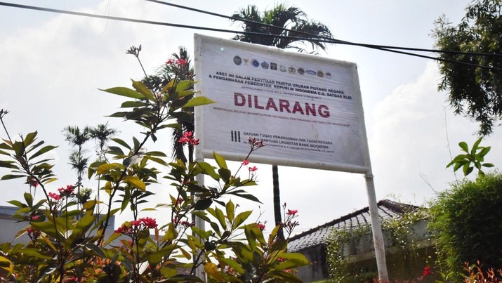 Satgas BLBI Lakukan Penyitaan Dua Aset Pribadi Milik Obligor Ulung Bursa berupa tanah beserta bangunan di atasnya seluas 724 m2 yang terletak di Menteng Satgas BLBI Lakukan Penyitaan Dua Aset Pribadi Milik Obligor Ulung Bursa berupa tanah beserta bangunan di atasnya seluas 724 m2 yang terletak di Jalan Pandeglang No. 20, Kelurahan Menteng, Kecamatan Menteng, Jakarta Pusat. (Dok Satgas BLBI)