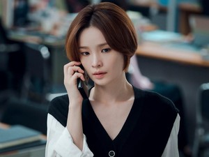 Bukan Kasar! Ini 11 Tanda Perempuan Cerdas dan Bermental Kuat