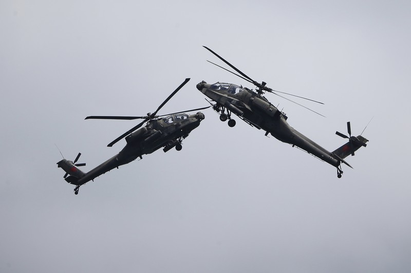 Tim Aerobatic Jupiter TNI AU Singapore Airshow Tim Aerobatic Jupiter TNI AU tampil dalam pertunjukan udara selama Singapore Airshow 2022 di Changi Exhibition Centre di Singapura, Selasa (15/2/2022). (AP Photo/Suhaimi Abdullah)