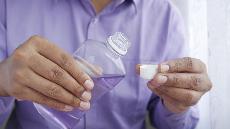 Ilustrasi Obat Kumur (Photo by Towfiqu barbhuiya on Unsplash)