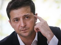 Presiden Ukraina Jadi Simbol Seks, Wajahnya Dicetak di Bantal