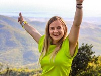 Keren! Gadis Down Syndrome Ini Jadi Model Victoria's Secret
