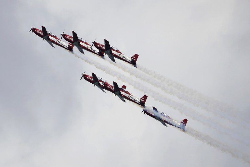 Tim Aerobatic Jupiter TNI AU Singapore Airshow Tim Aerobatic Jupiter TNI AU tampil dalam pertunjukan udara selama Singapore Airshow 2022 di Changi Exhibition Centre di Singapura, Selasa (15/2/2022). (AP Photo/Suhaimi Abdullah)