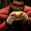 Mengapa Makan Junk Food Itu Enak dan Bikin Ketagihan?