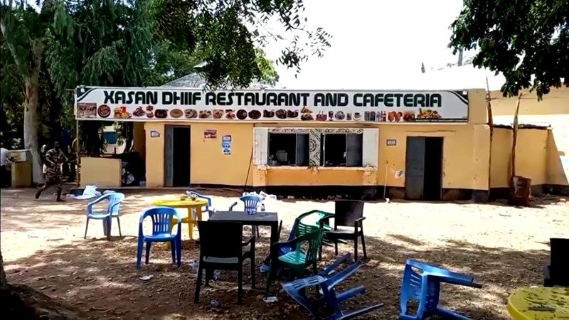 Bom Bunuh Diri di Restoran Somalia (Tangkapan Layar Reuters TV)