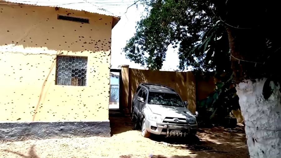Bom Bunuh Diri di Restoran Somalia (Tangkapan Layar Reuters TV)
